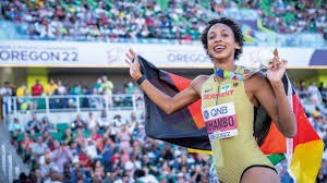 国米vs科莫首发：索默、泽林斯基先发，劳塔罗搭档图拉姆